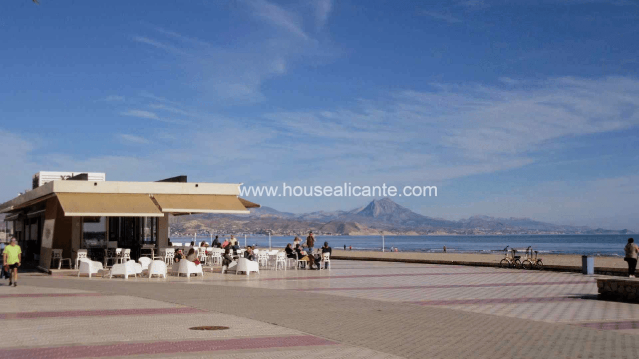 Apartamento con vistas al mar en campo de golf cerca de Alicante